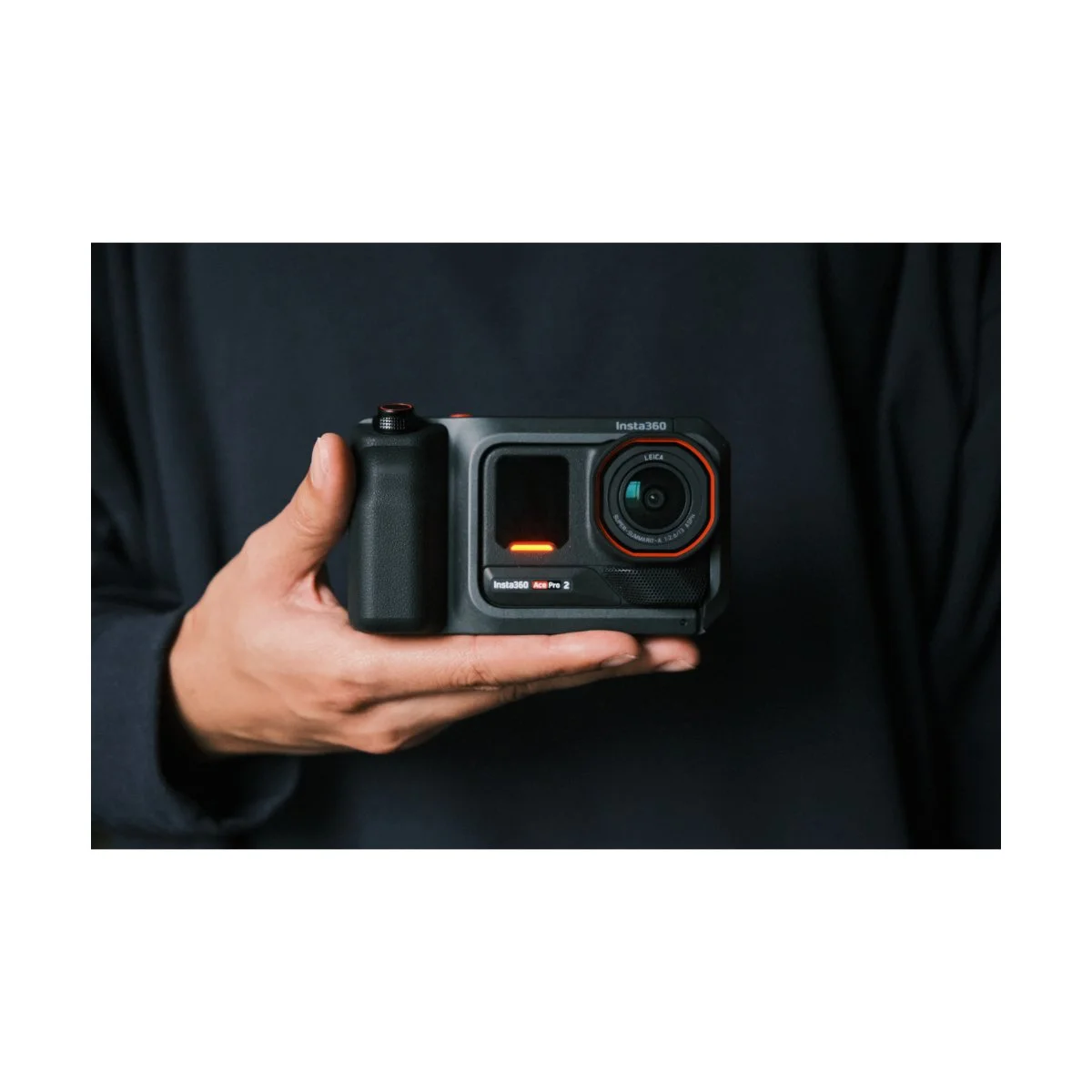 Better than Fuji? A Pocketable Leica for Street Photography (the